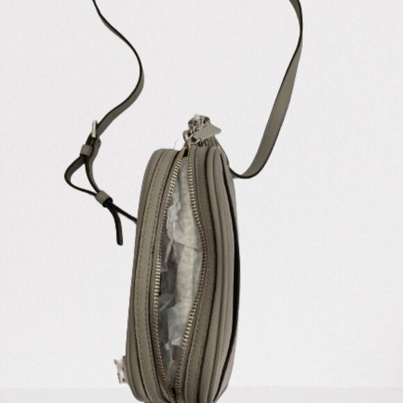 Michael Kors Tassled Small Camera Crossbody Bag Pebble Leather New - Pearl Gray - Picture 2 of 2